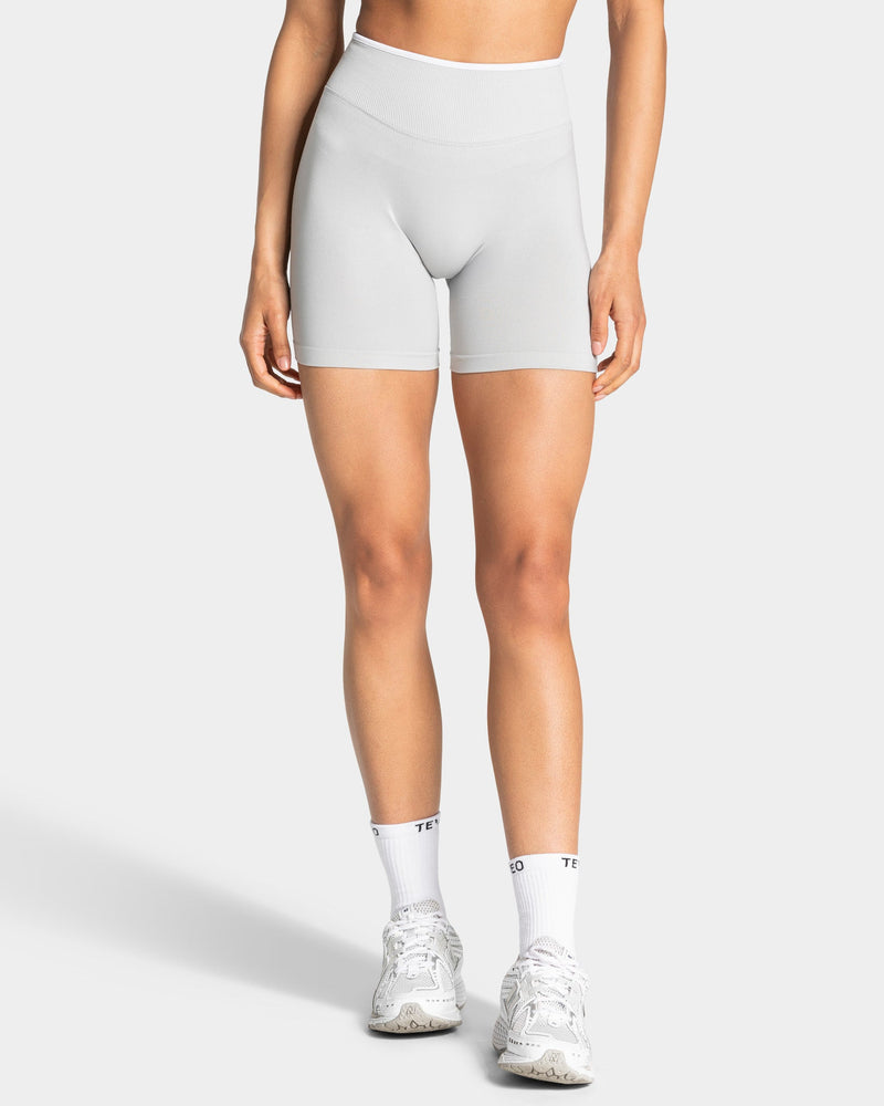 Contrastline Sculpt Scrunch Shorts "Moon"