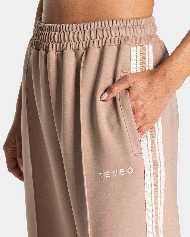 Club Straight Leg Jogger "Beige"