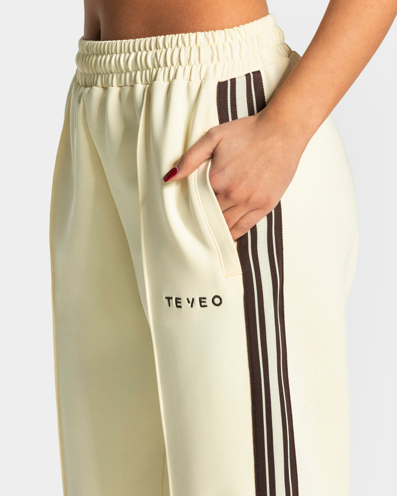 Club Straight Leg Jogger "Butter Yellow"