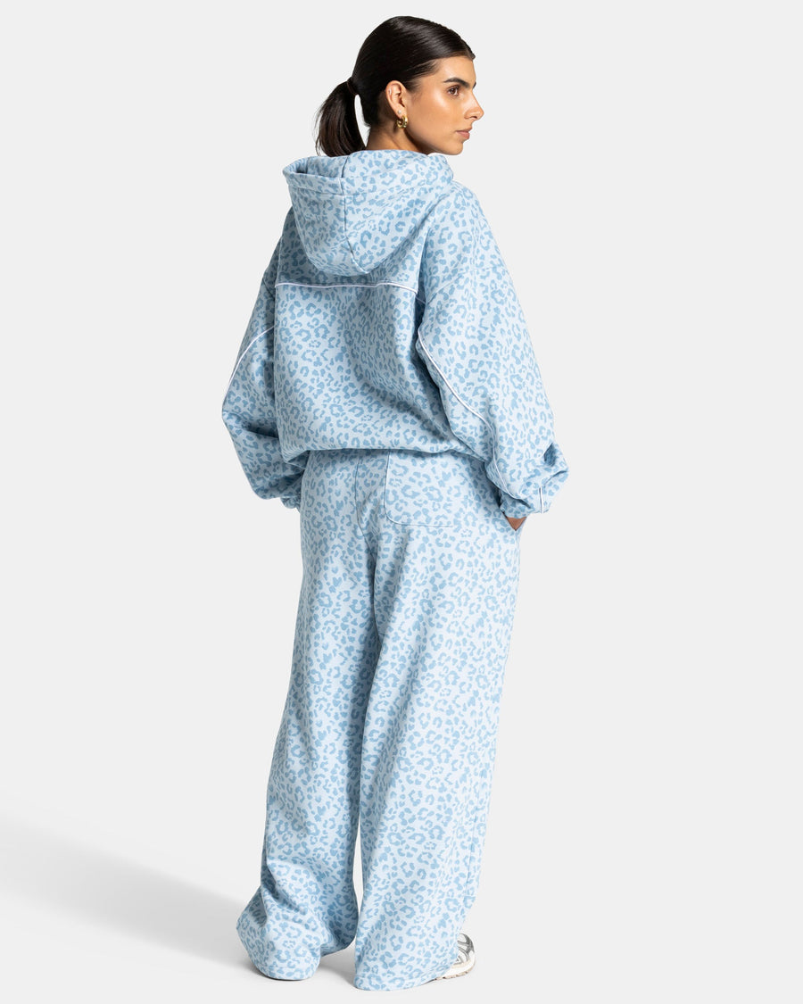 Contrastline Hooded Sweater "Leo Babyblau"