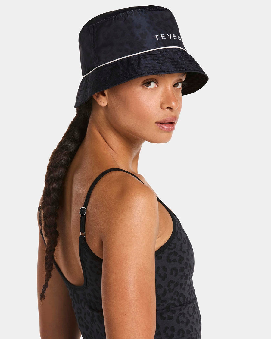 Contrastline Bucket Hat "Leo Schwarz"