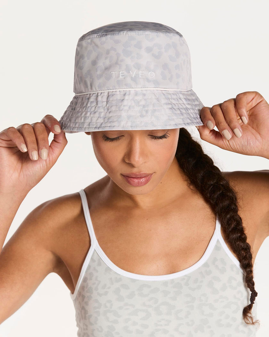 Contrastline Bucket Hat "Leo Hellgrau"
