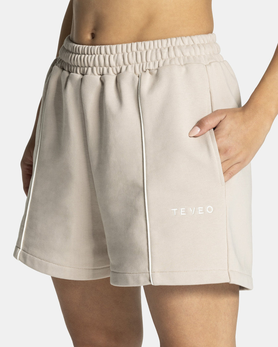 Contrastline Oversized Shorts "Cream"