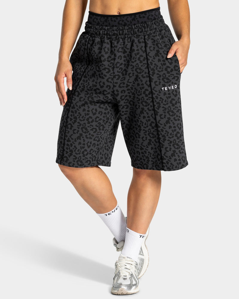 Contrastline Oversized Jorts "Leo Schwarz"