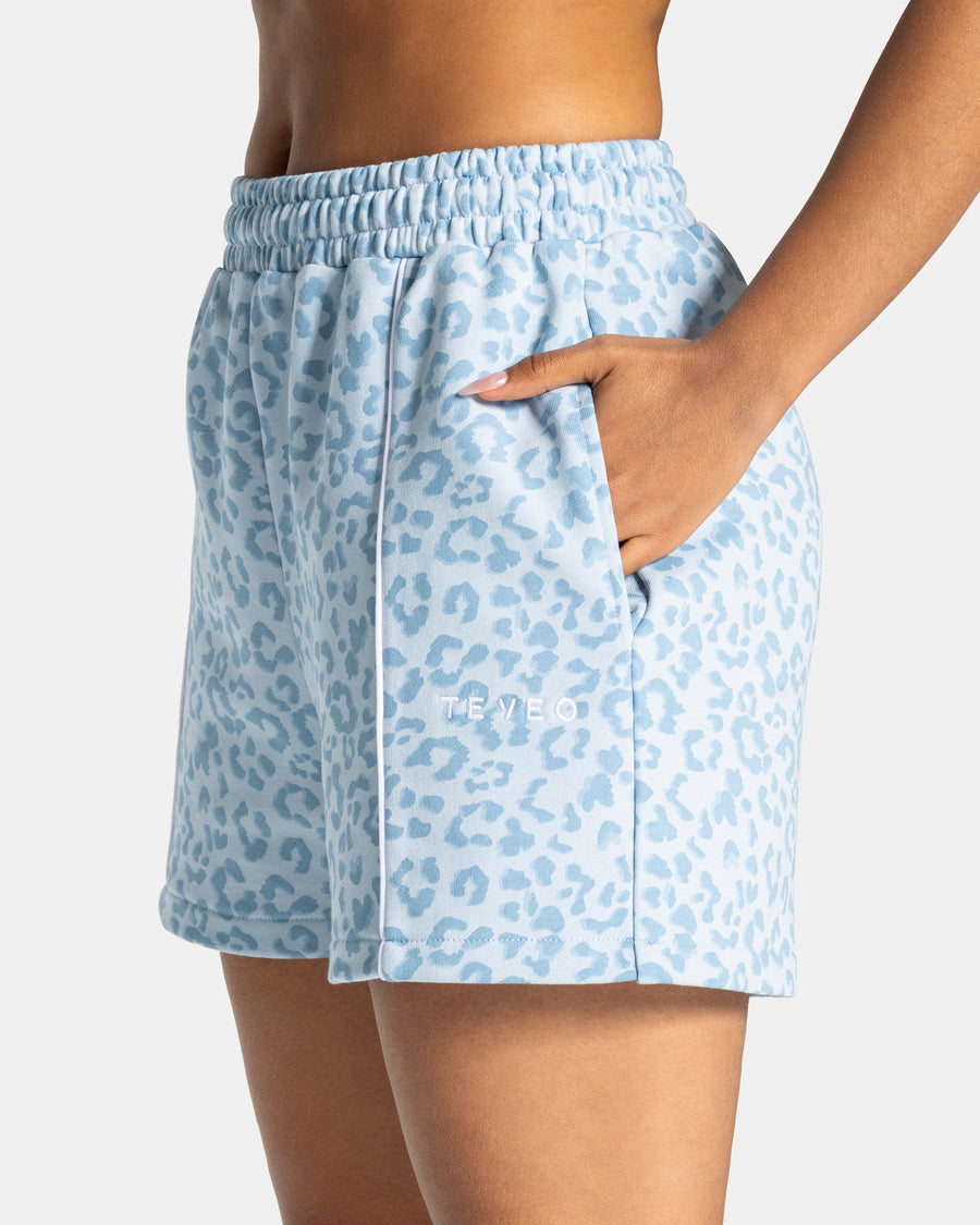 Contrastline Oversized Shorts "Leo Babyblau"