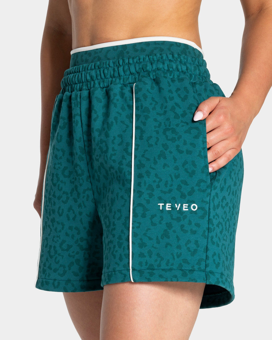 Contrastline Oversized Shorts "Leo Petrol"