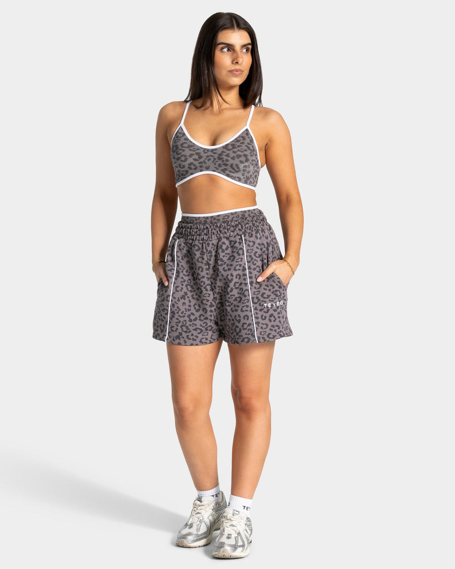 Contrastline Oversized Shorts "Leo Graphit"