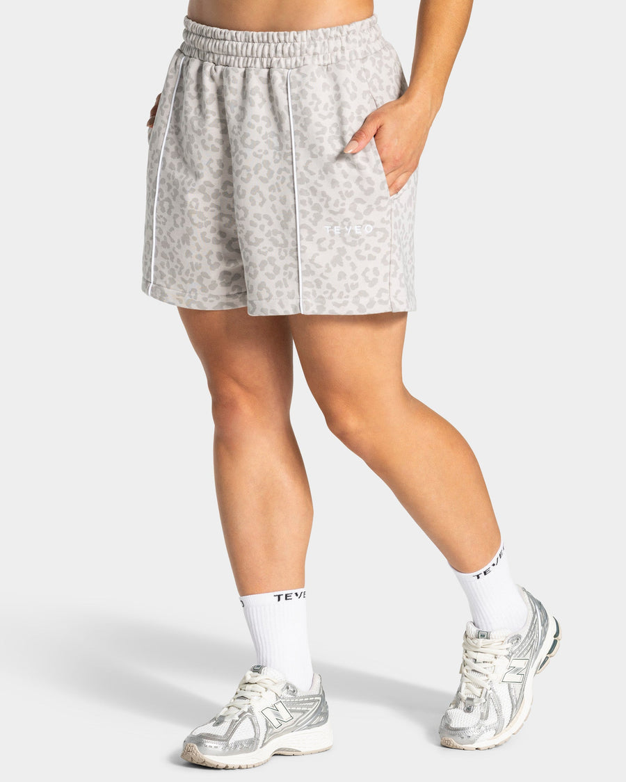 Contrastline Oversized Shorts "Leo Hellgrau"