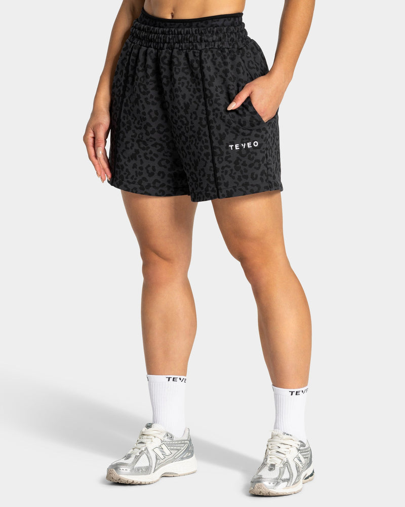 Contrastline Oversized Shorts "Leo Schwarz"