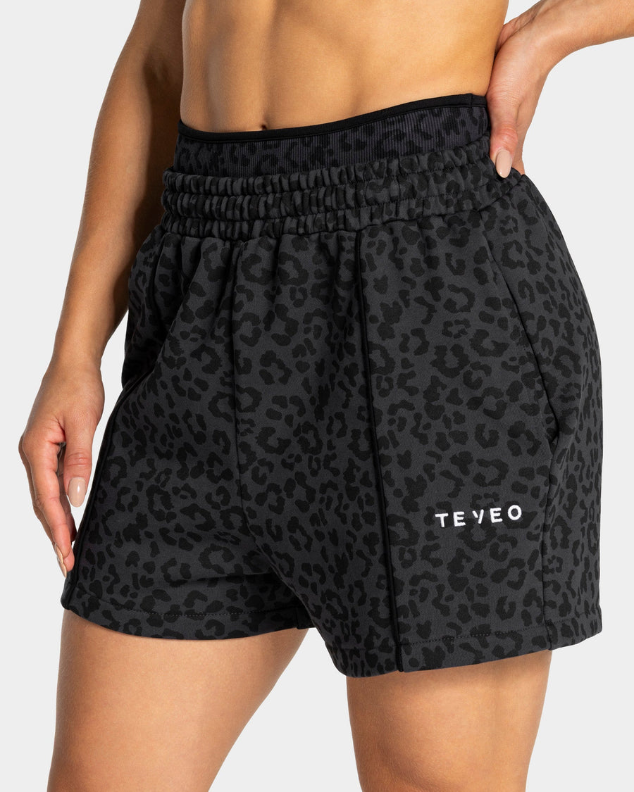 Contrastline Oversized Shorts "Leo Schwarz"