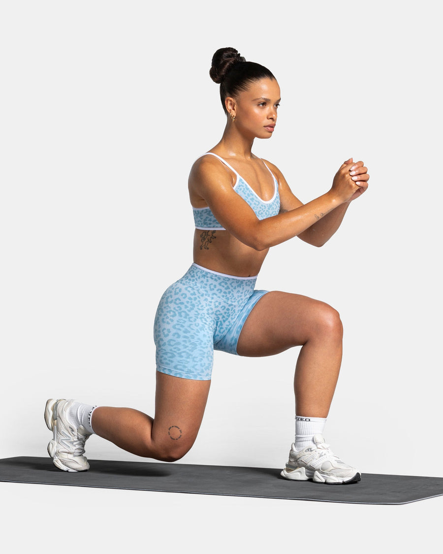 Contrastline Sculpt Scrunch Shorts "Leo Babyblau"