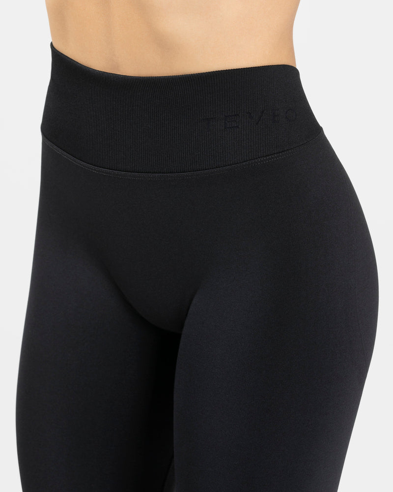 Essence V-Back Covert Scrunch Leggings "Schwarz"