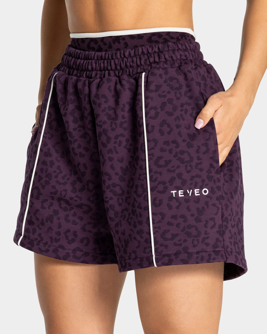 Contrastline Oversized Shorts "Leo Blackberry"