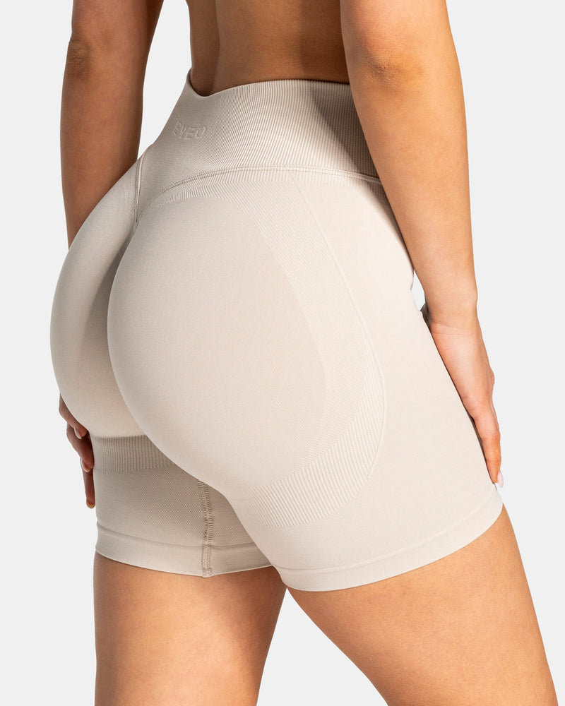 Lift Sculpt Scrunch Shorts "Cream"
