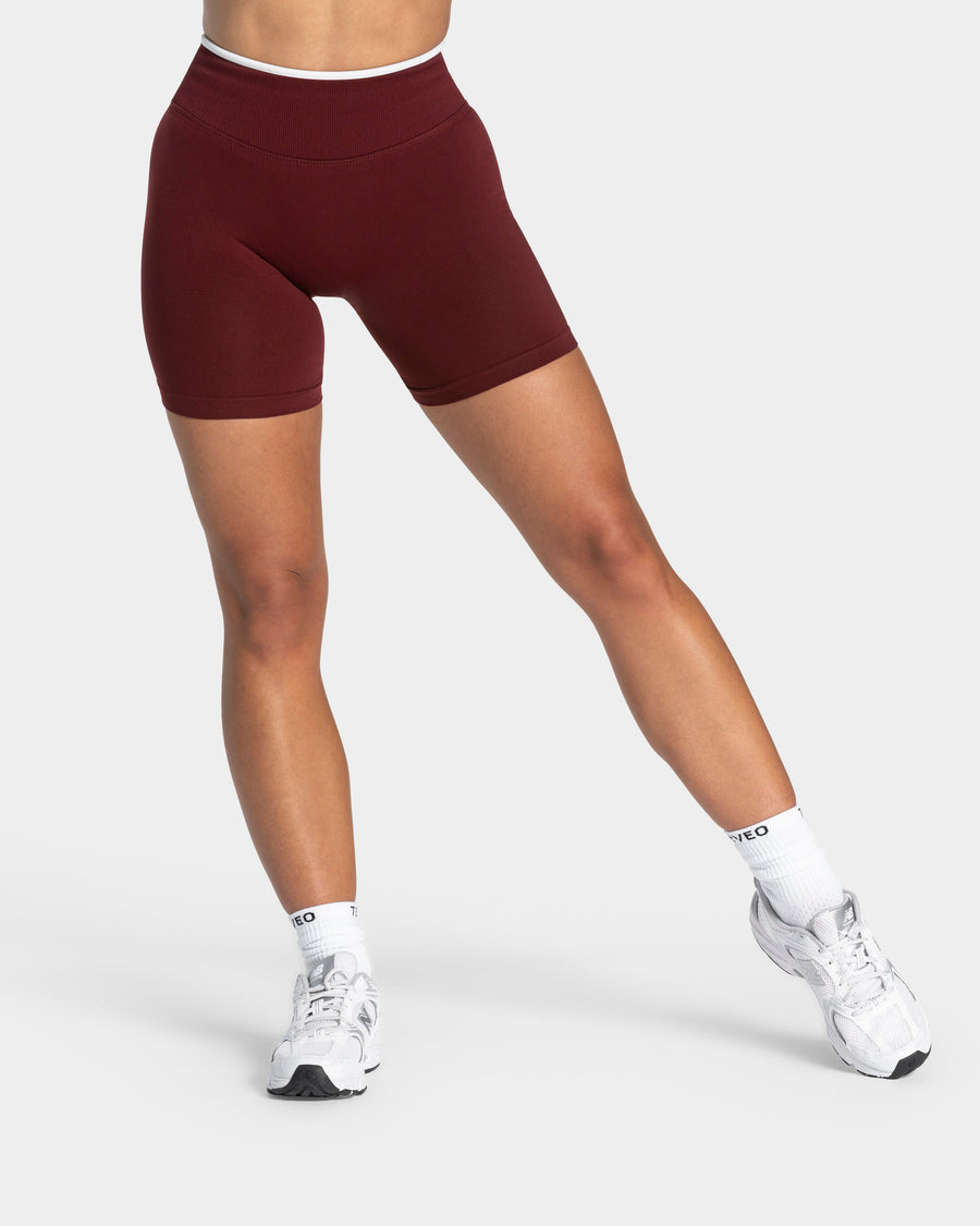 Contrastline Sculpt Scrunch Shorts "Weinrot"