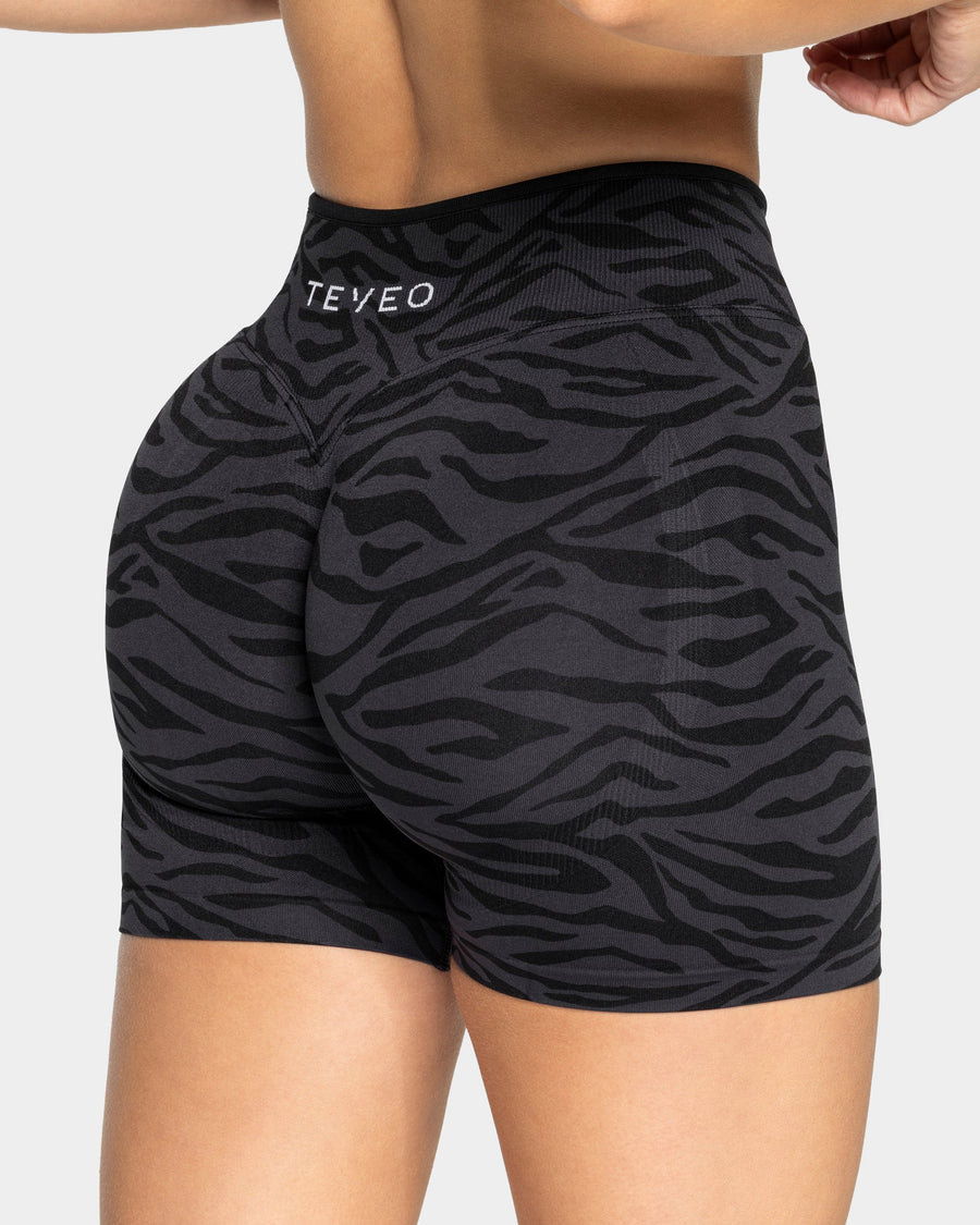 Contrastline Sculpt Scrunch Shorts "Zebra Schwarz"