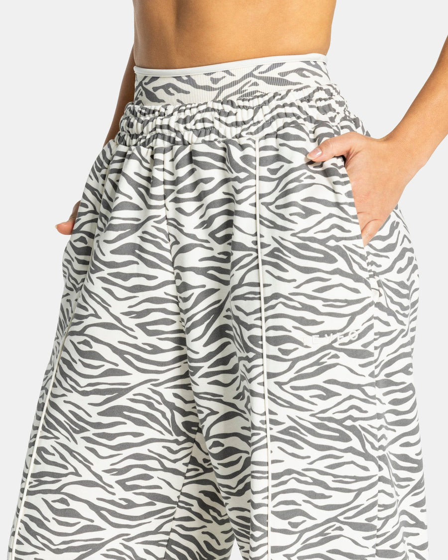 Contrastline Wide Leg Jogger "Zebra Off White"